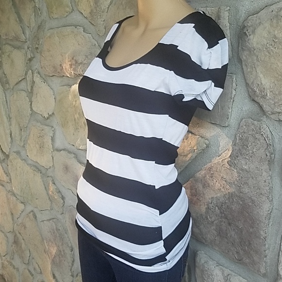 DEB | Lace Back Black and White Striped Top - Picture 2 of 5